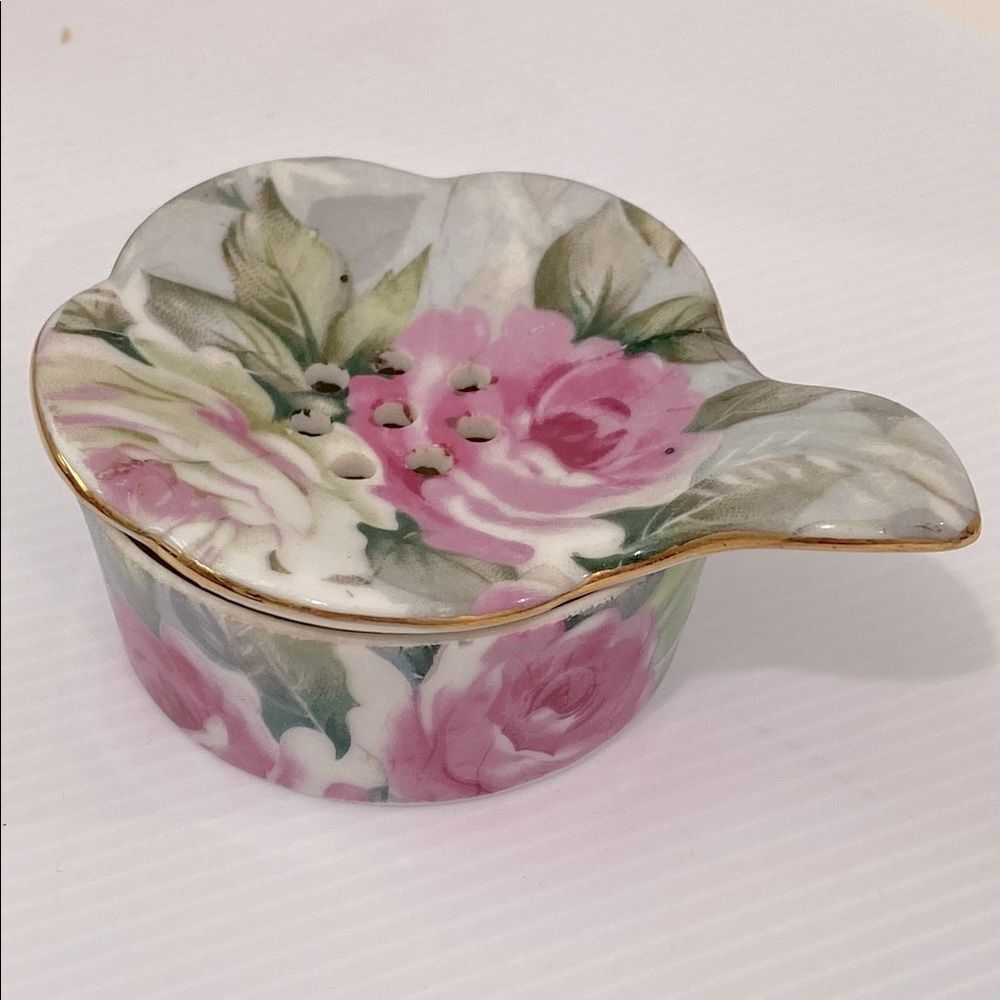 Vintage Floral Rose Designed Tea Strainer Porcelain Tea Set